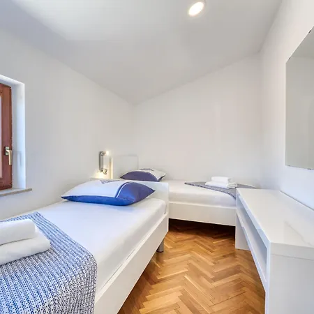 Damir-3 By Interhome