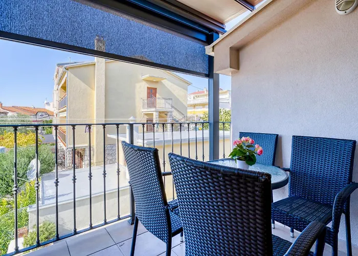 Appartamento Damir-3 By Interhome